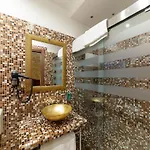 Hotel Vogue 2*