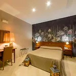 Hotel Vogue 2*
