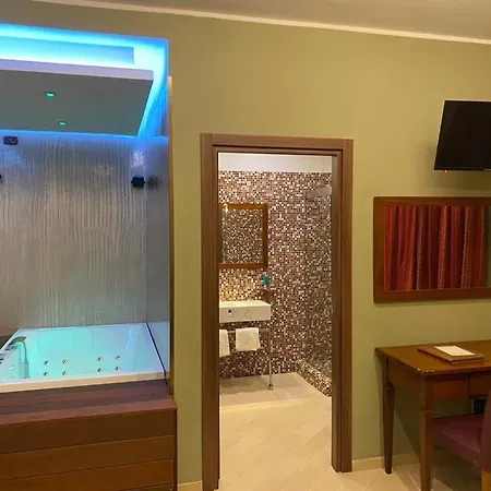 Vogue Hotel 2*