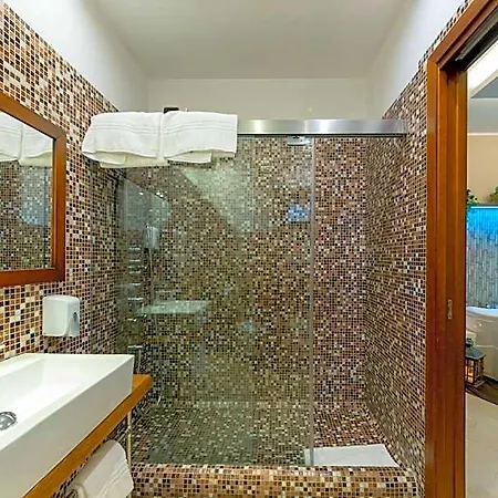 Hotel Vogue 2*