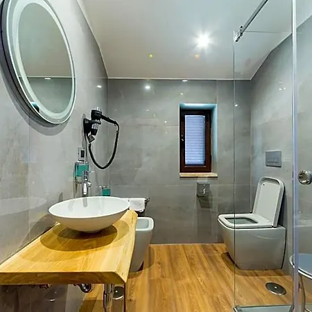 Vogue Hotel 2*